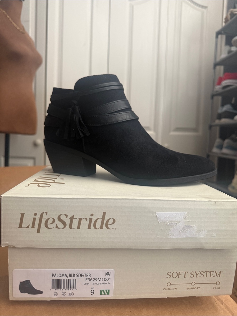 NWT LifeStride Paloma Black Suede Ankle Booties with Tassel – Size 9